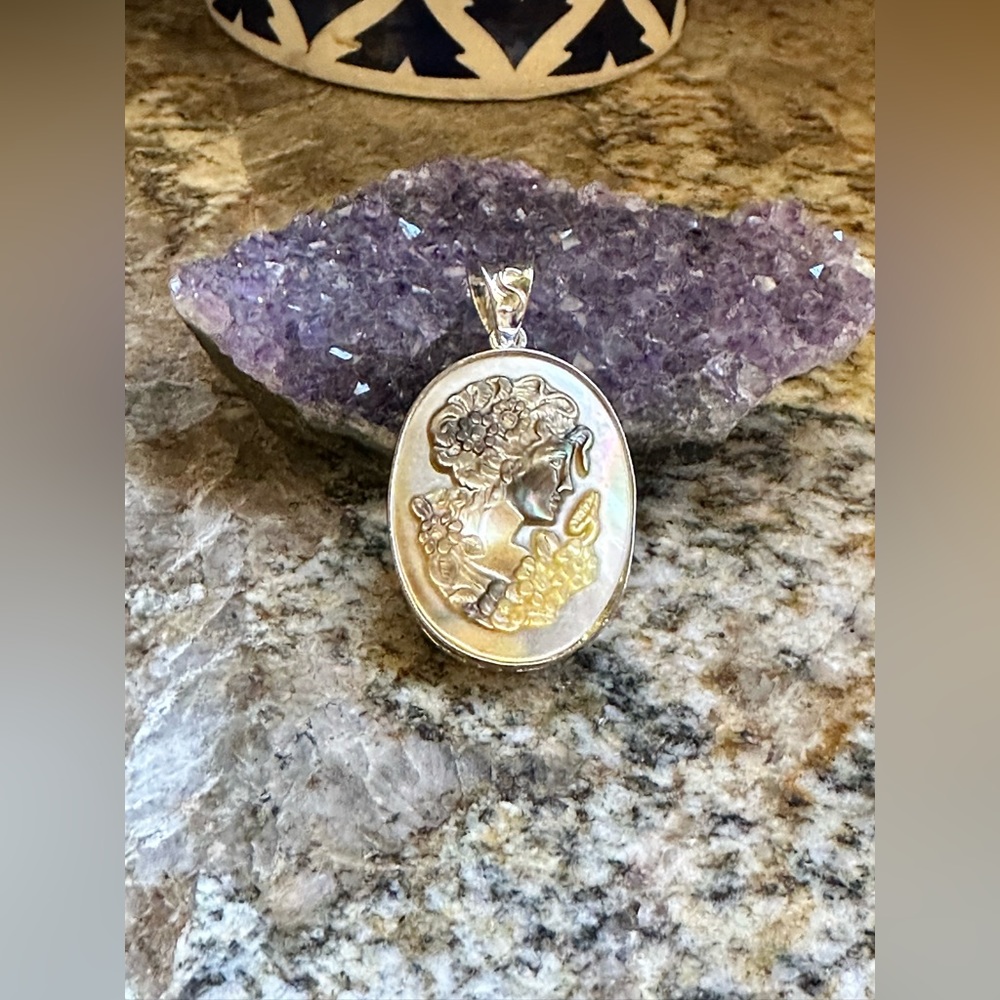 Silver Oval Cameo Shell Pendant